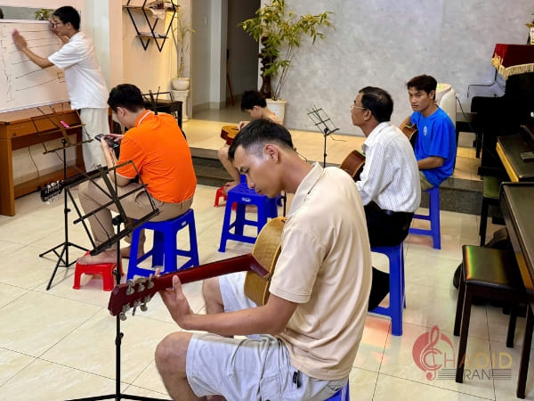 Khóa Đào Tạo Guitar Đà Nẵng Uy Tín